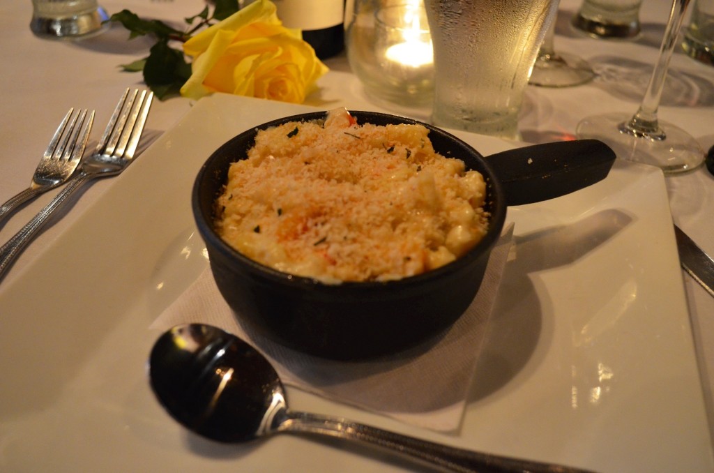 I'm not sure how I can explain the love I had with this lobster macaroni! 